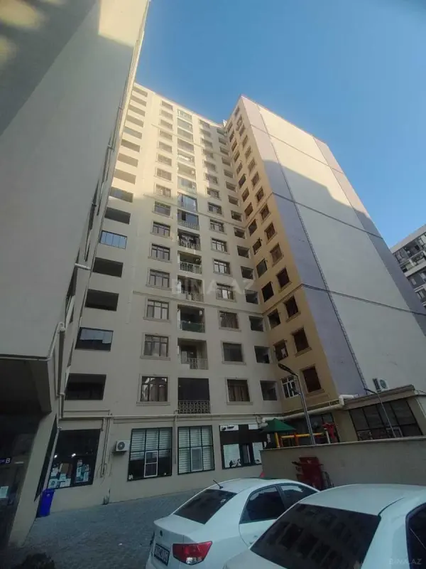 Satılır 4 otaqlı mənzil 220 m²