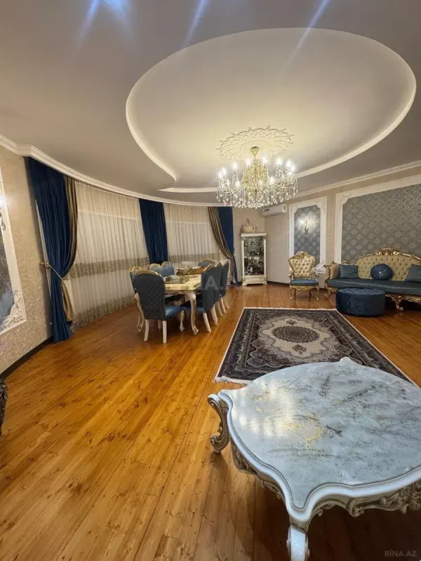 Satılır 8 otaqlı həyət evi 300 m²