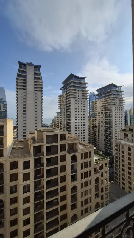 Satılır 3 otaqlı mənzil 202 m²