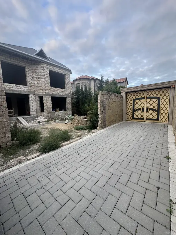 Satılır 5 otaqlı həyət evi 220 m²