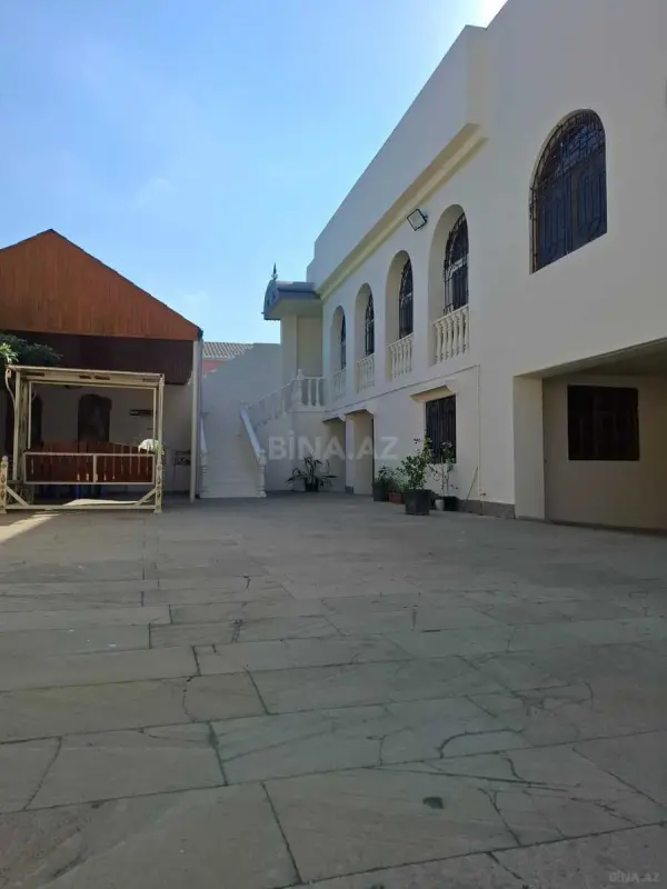 Satılır 5 otaqlı həyət evi 180 m²
