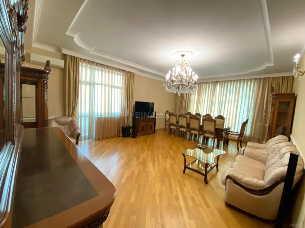 Kirayə verilir 4 otaqlı mənzil 180 m²