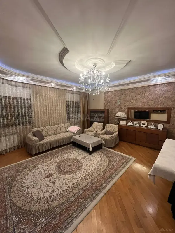 Satılır 3 otaqlı mənzil 130 m²