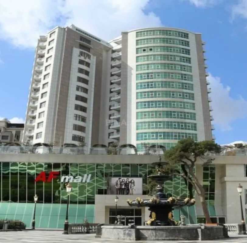 Satılır 4 otaqlı mənzil 265 m²