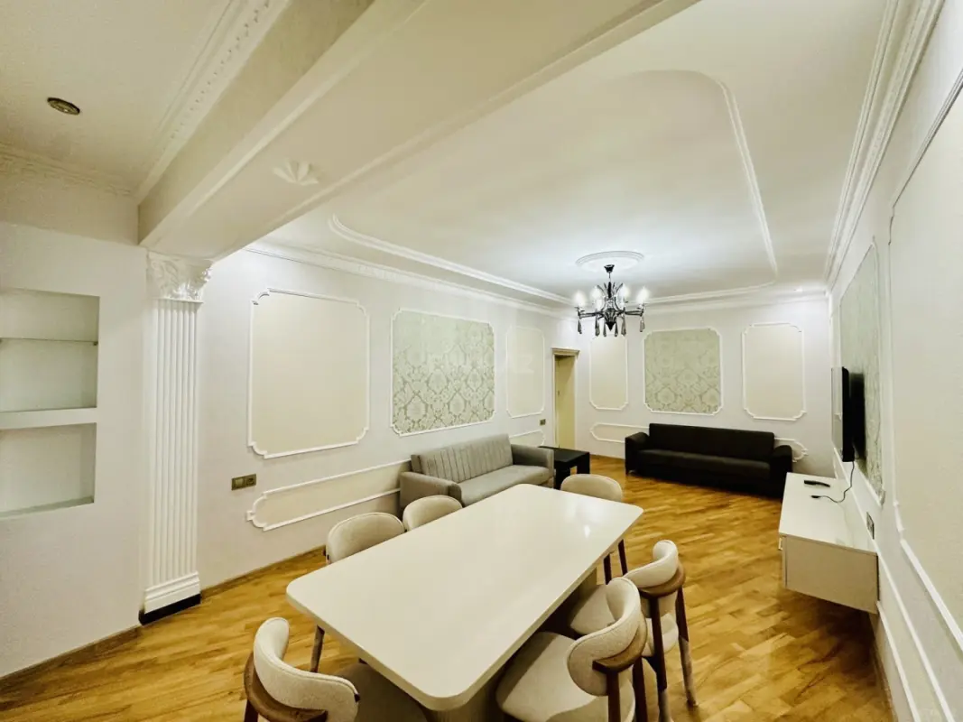 Kirayə verilir 2 otaqlı mənzil 102 m²