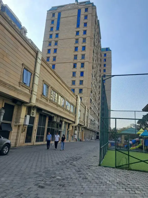 Satılır 3 otaqlı mənzil 136 m²