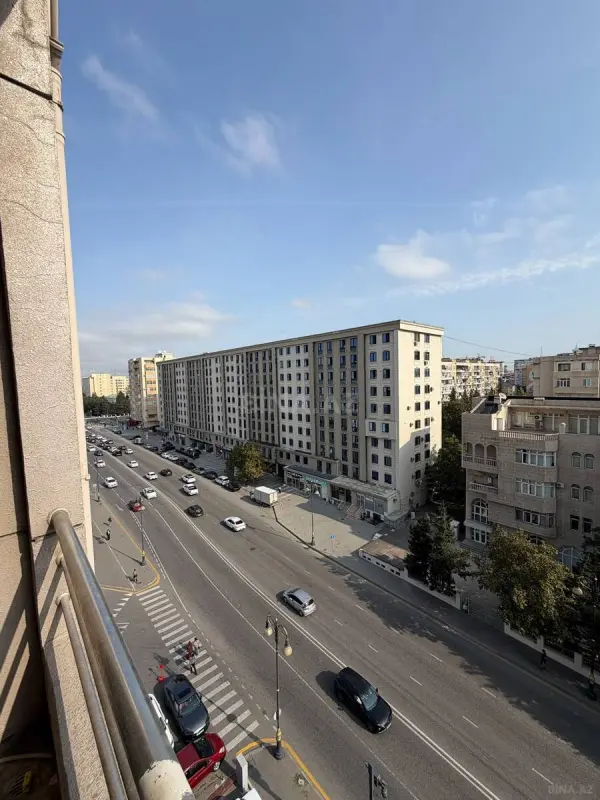 Satılır 3 otaqlı mənzil 136 m²