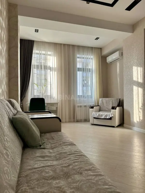 Kirayə verilir 2 otaqlı mənzil 84 m²