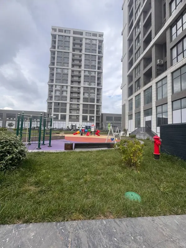 Satılır 4 otaqlı mənzil 172.8 m²