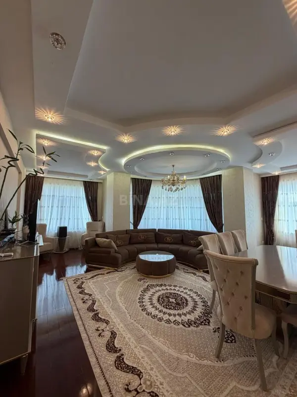 Satılır 5 otaqlı mənzil 220 m²