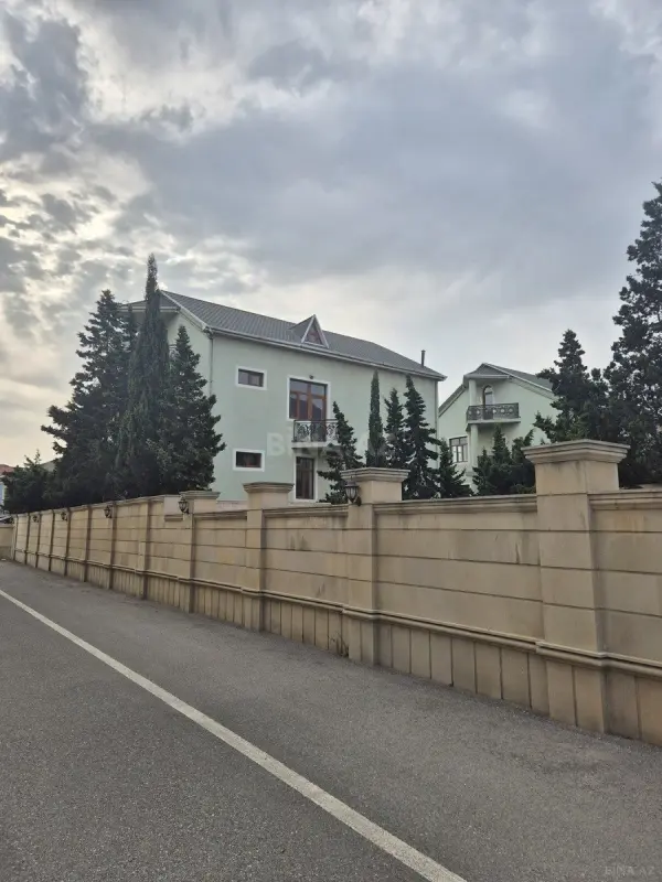 Satılır 8 otaqlı həyət evi 410 m²