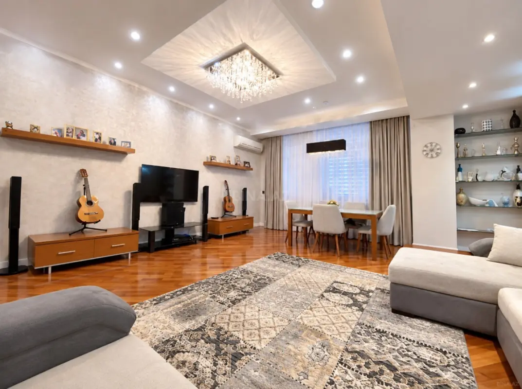 Satılır 3 otaqlı mənzil 160 m²