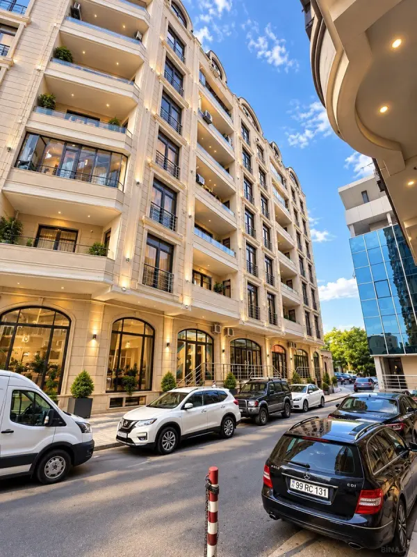 Satılır 4 otaqlı mənzil 168 m²