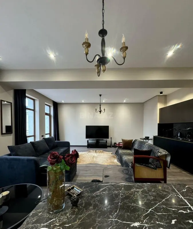 Kirayə verilir 2 otaqlı mənzil 100 m²