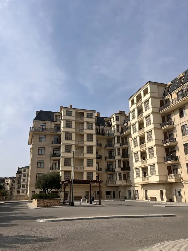 Kirayə verilir 3 otaqlı mənzil 128 m²