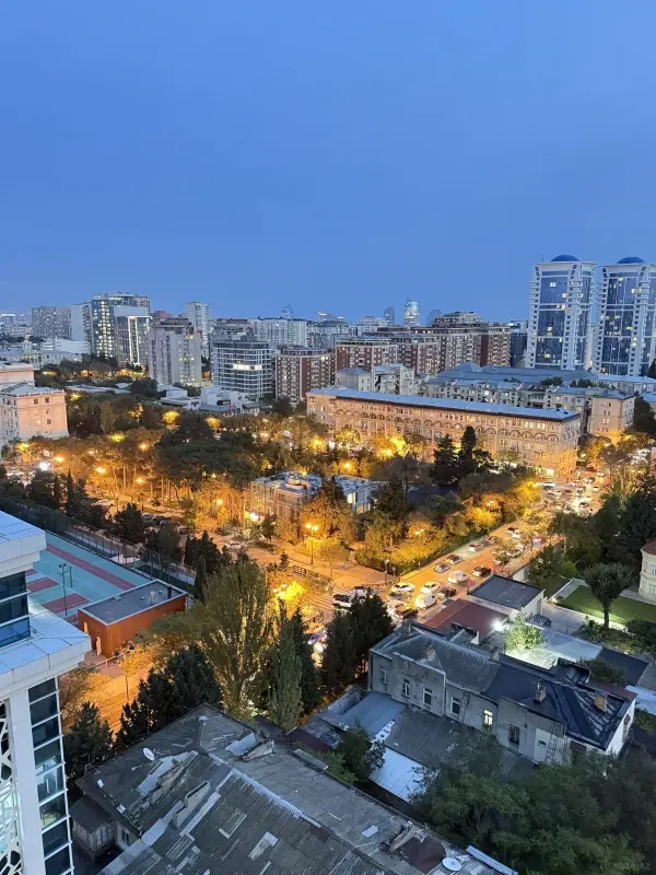 Satılır 3 otaqlı mənzil 198 m²