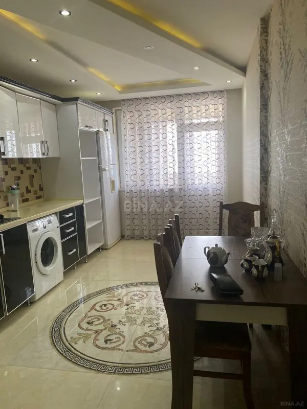 Kirayə verilir 3 otaqlı mənzil 140 m²