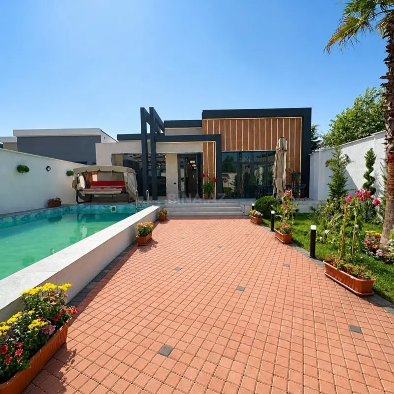 Satılır 5 otaqlı həyət evi 230 m²
