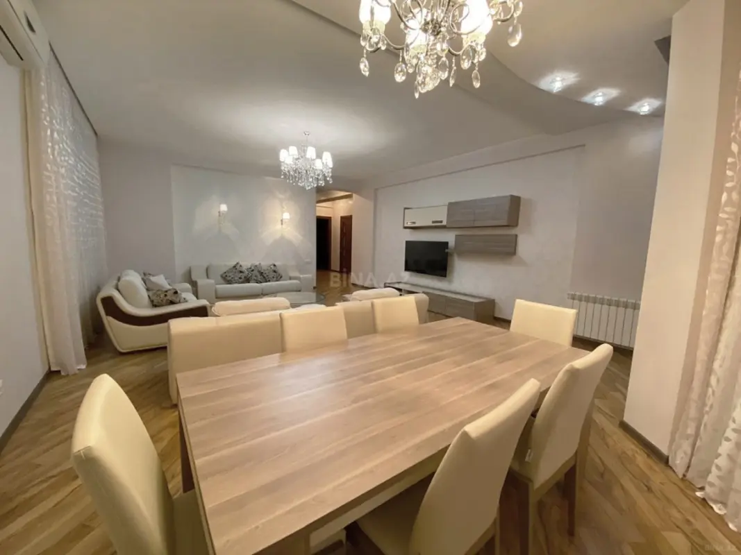 Kirayə verilir 4 otaqlı mənzil 180 m²