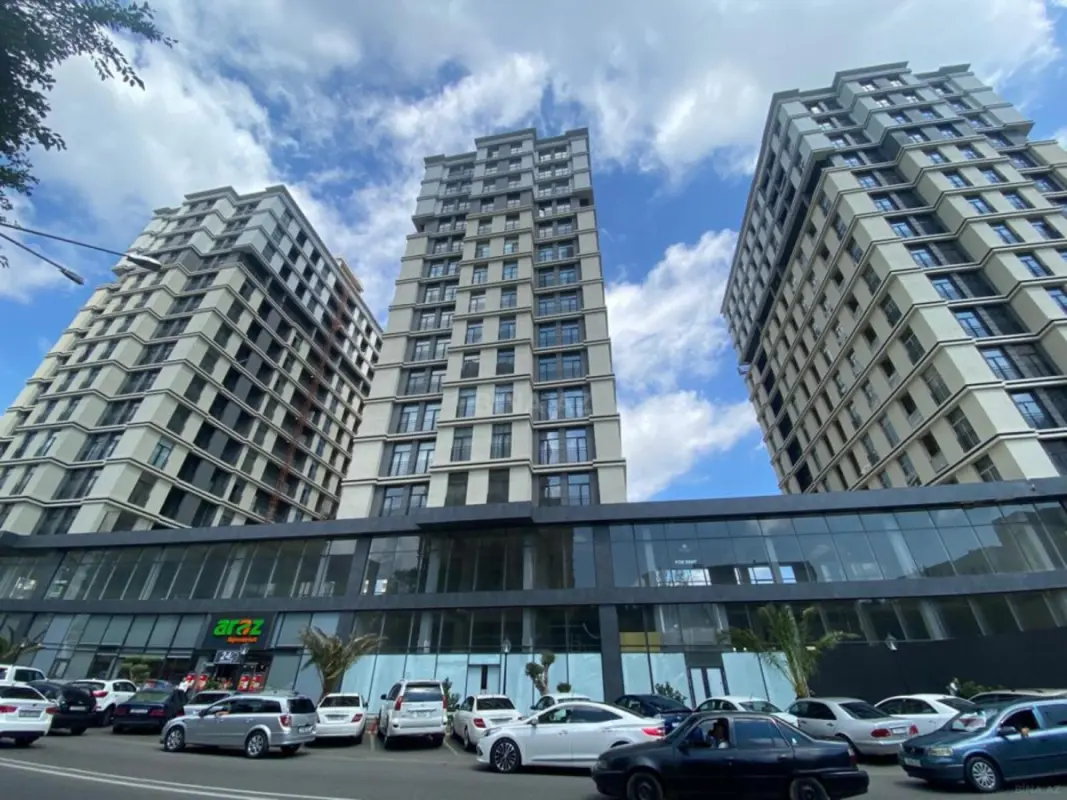 Satılır 4 otaqlı mənzil 148 m²