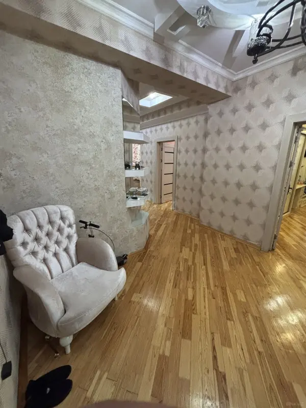 Satılır 4 otaqlı mənzil 157 m²