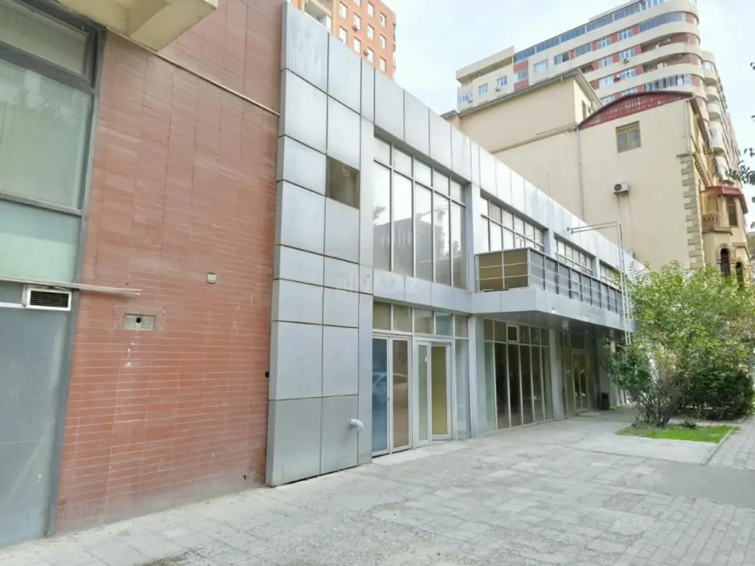 Kirayə verilir obyekt 1100 m²