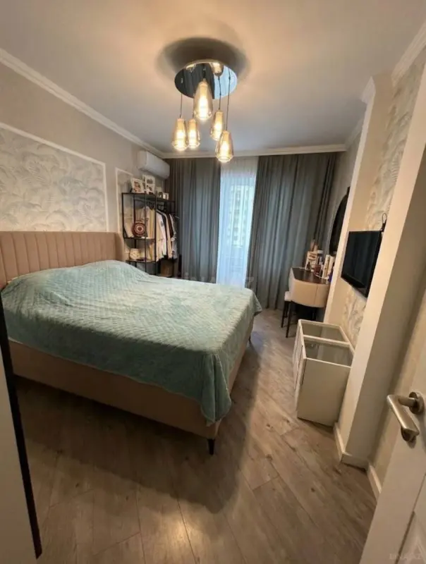 Satılır 4 otaqlı mənzil 100 m²