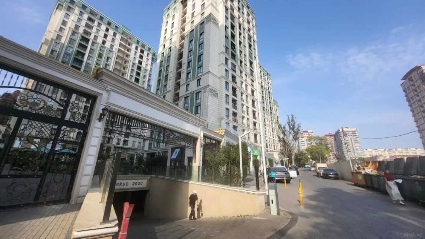 Satılır 3 otaqlı mənzil 142 m²