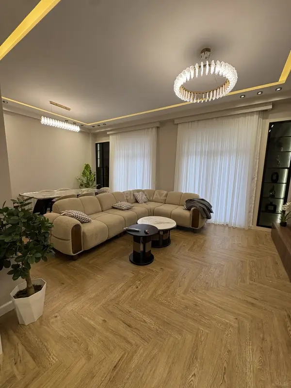 Kirayə verilir 3 otaqlı mənzil 150 m²