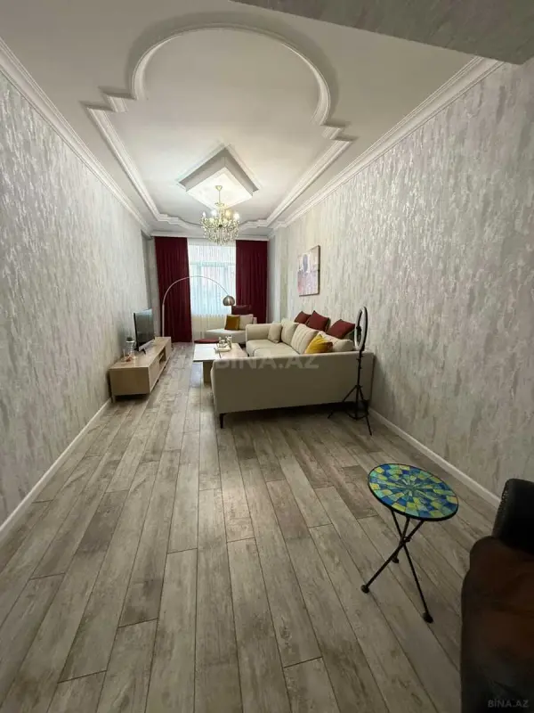 Kirayə verilir 2 otaqlı mənzil 90 m²