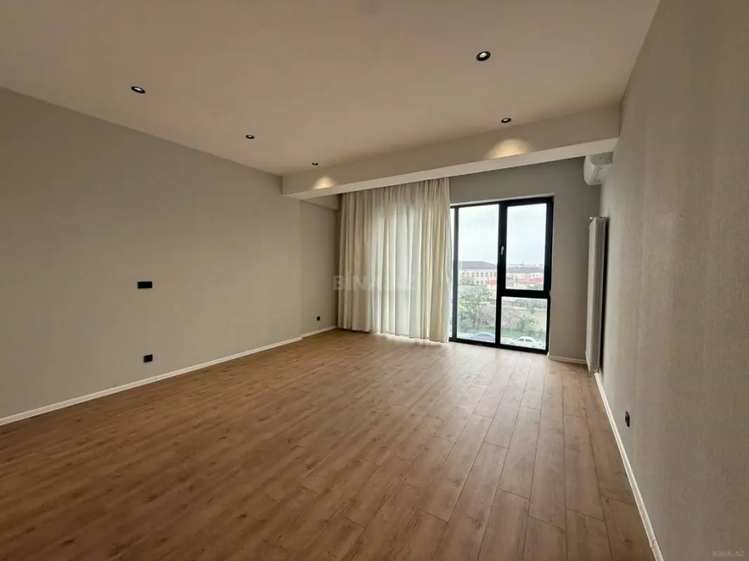 Satılır 5 otaqlı mənzil 175 m²
