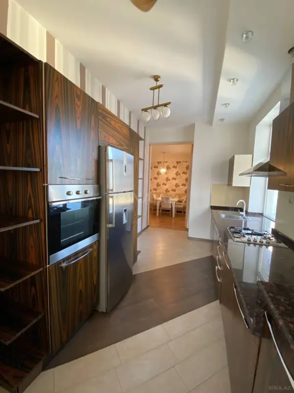 Kirayə verilir 4 otaqlı mənzil 200 m²