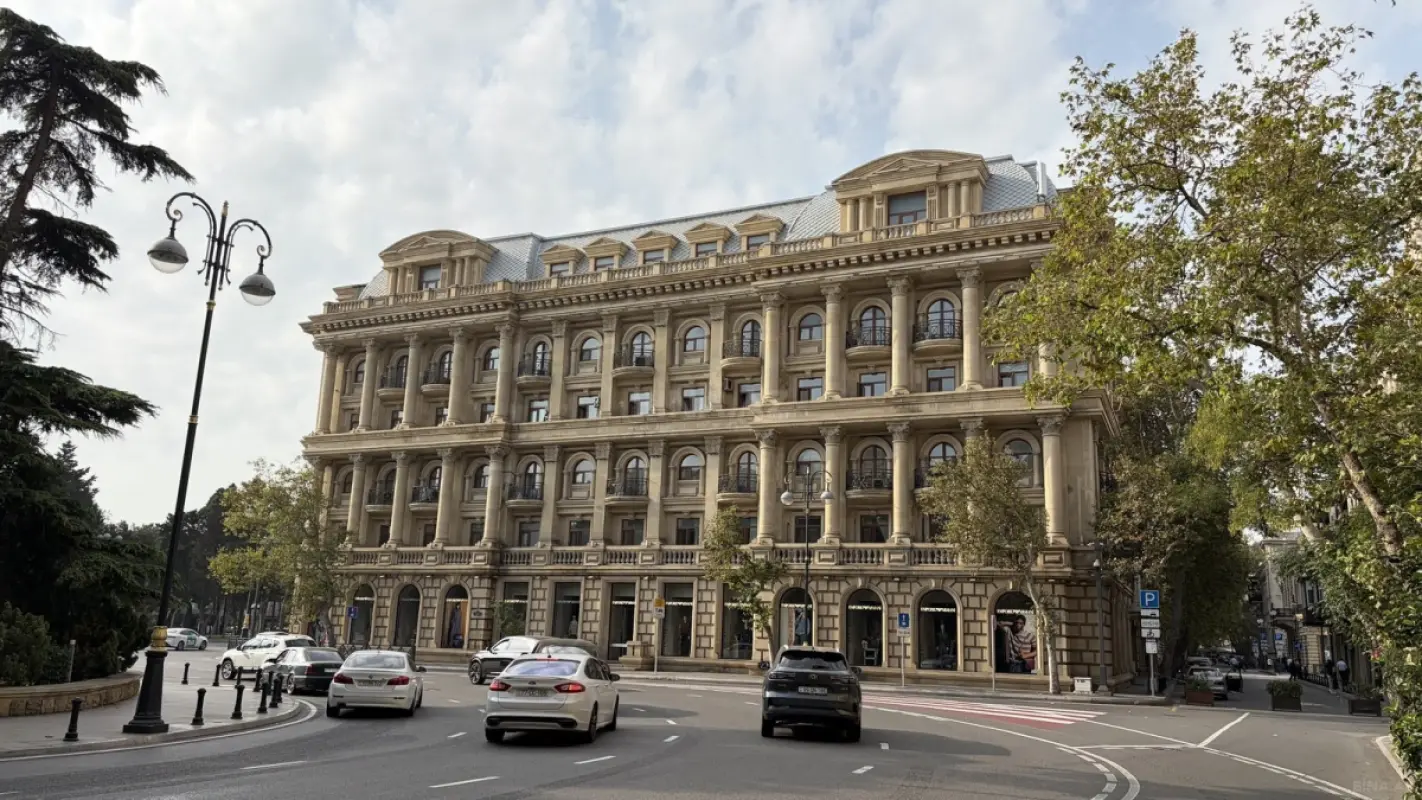 Kirayə verilir 5 otaqlı mənzil 300 m²