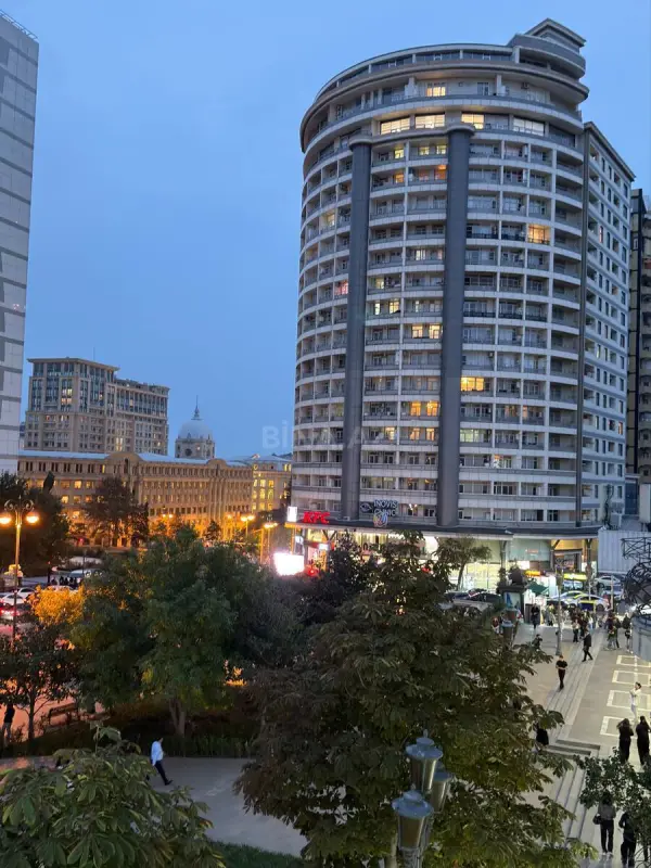 Kirayə verilir 3 otaqlı mənzil 230 m²
