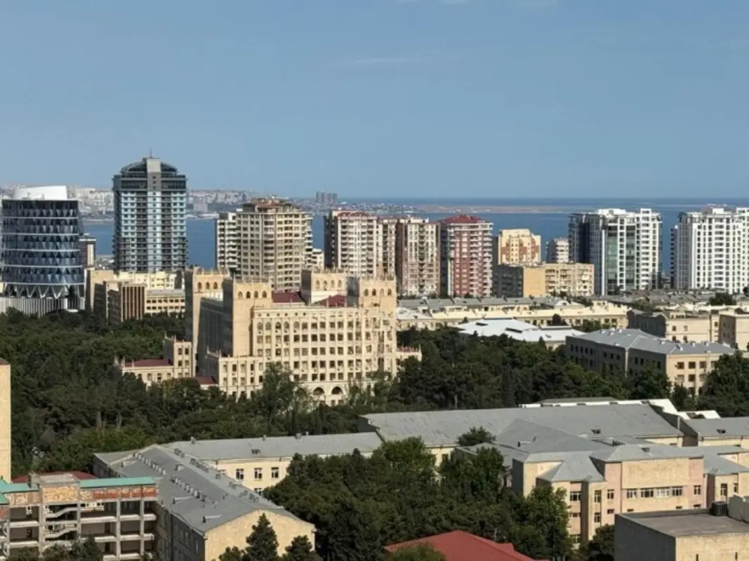 Satılır 3 otaqlı mənzil 156 m²