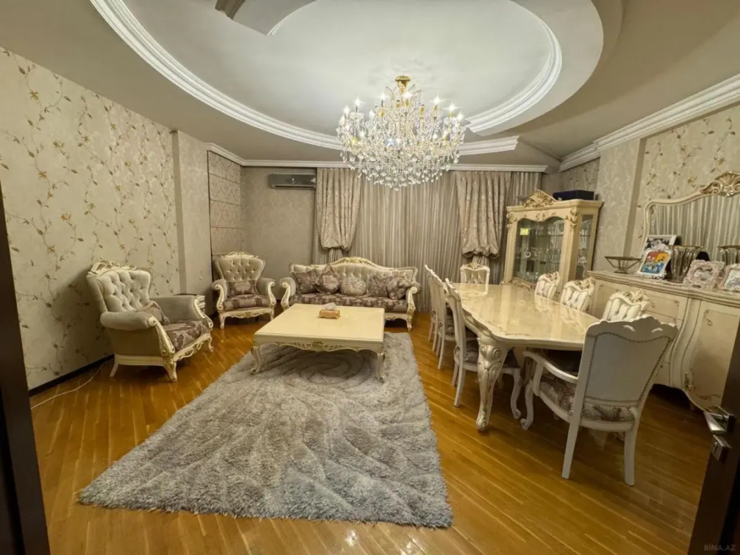 Satılır 4 otaqlı mənzil 178 m²