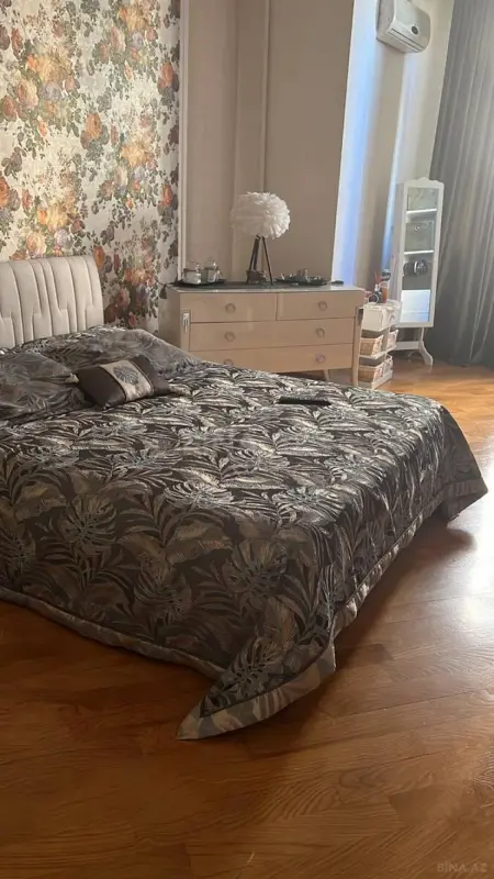 Kirayə verilir 3 otaqlı mənzil 140 m²