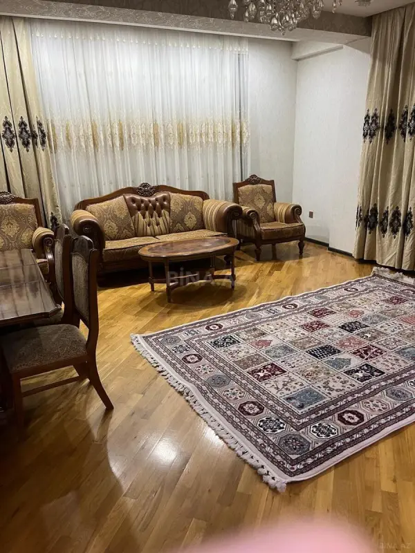 Kirayə verilir 2 otaqlı mənzil 119 m²