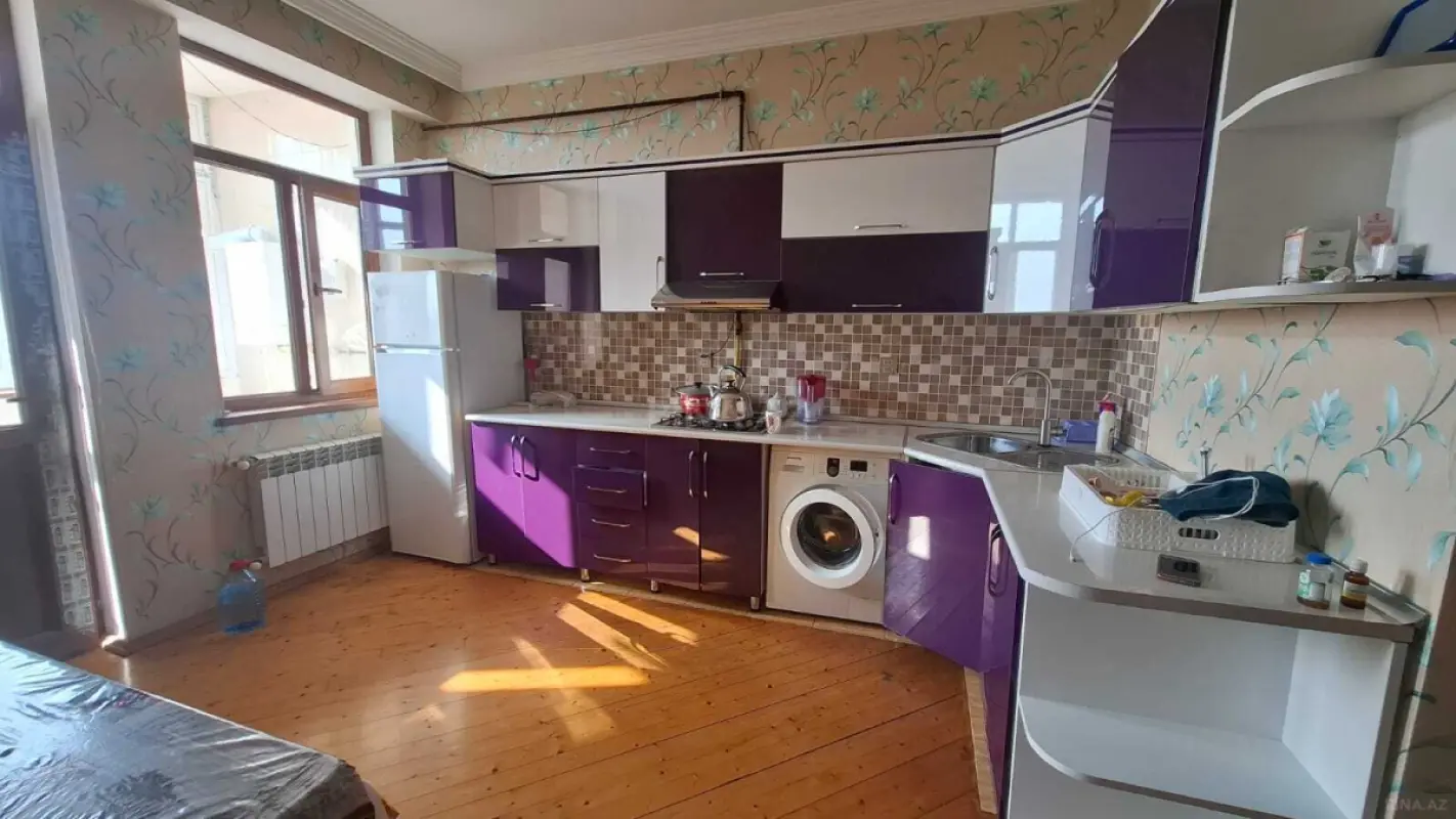 Kirayə verilir 2 otaqlı mənzil 90 m²