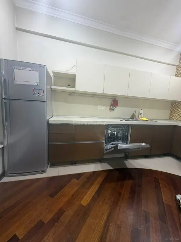 Kirayə verilir 2 otaqlı mənzil 100 m²