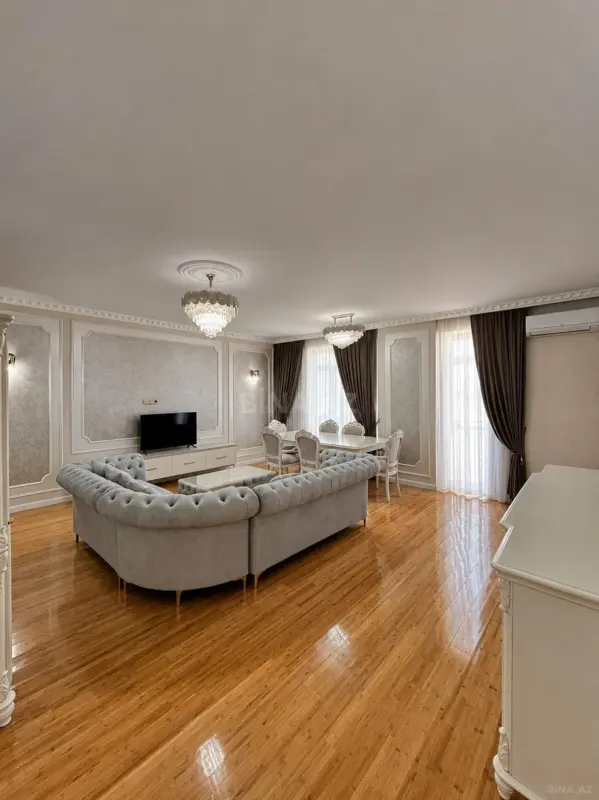 Satılır 4 otaqlı mənzil 216 m²