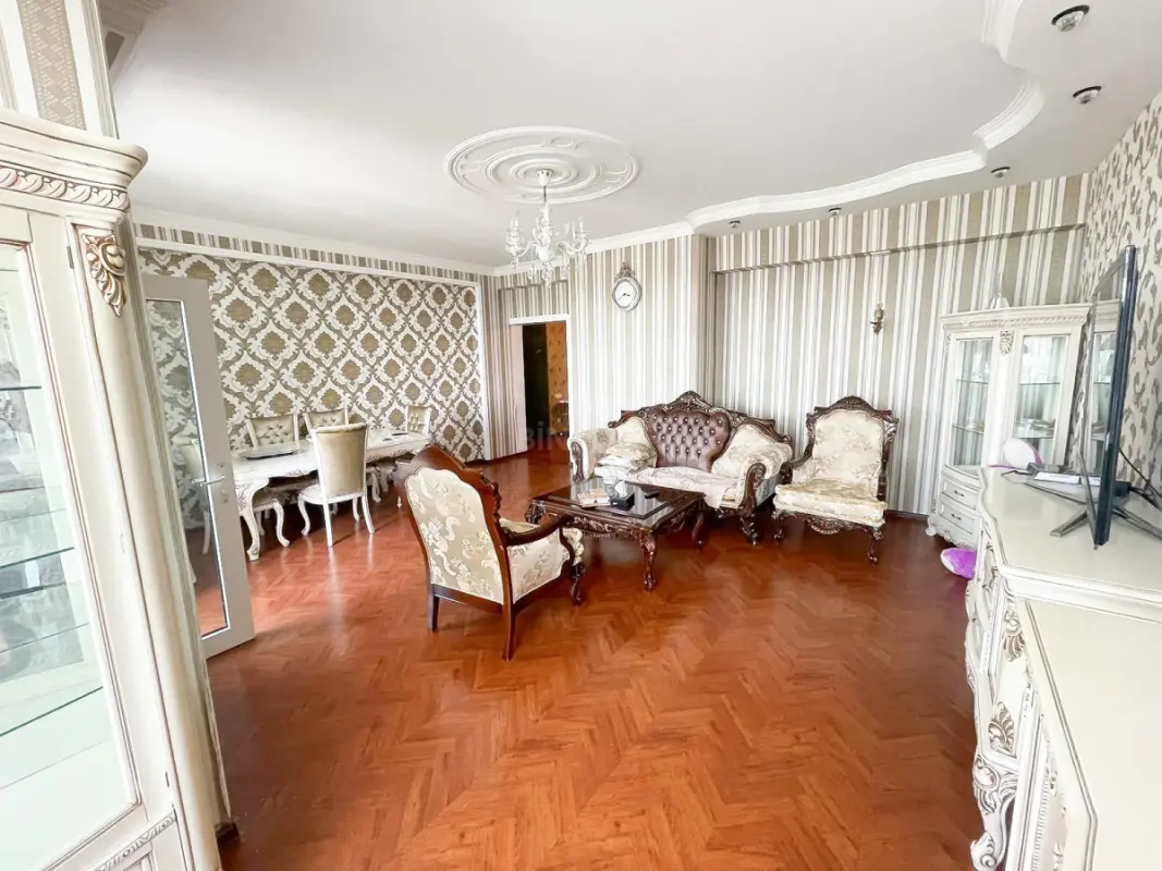 Satılır 3 otaqlı mənzil 137 m²