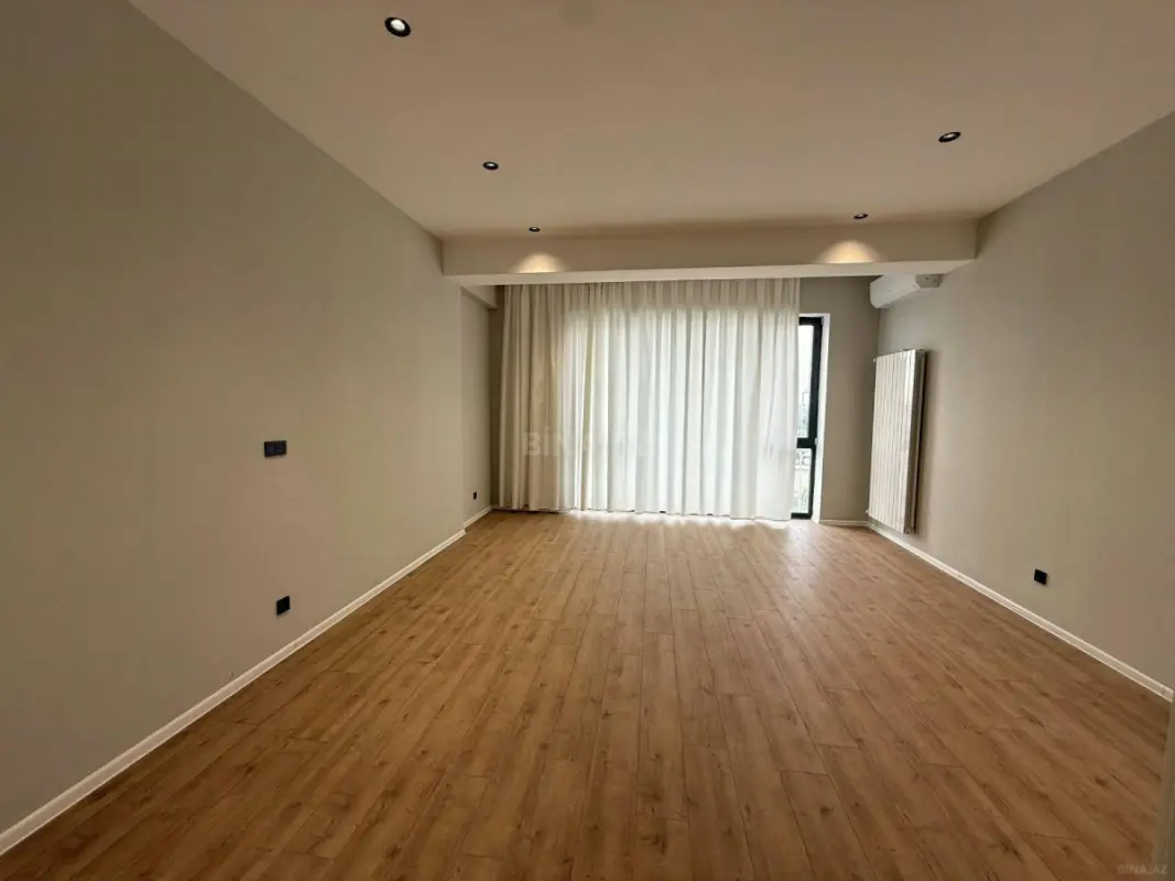 Satılır 4 otaqlı mənzil 173 m²