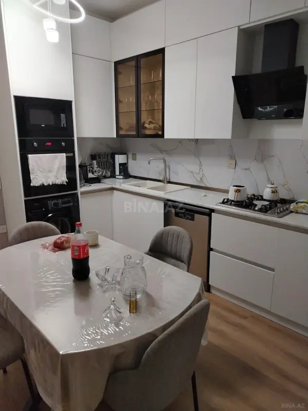 Kirayə verilir 2 otaqlı mənzil 86 m²