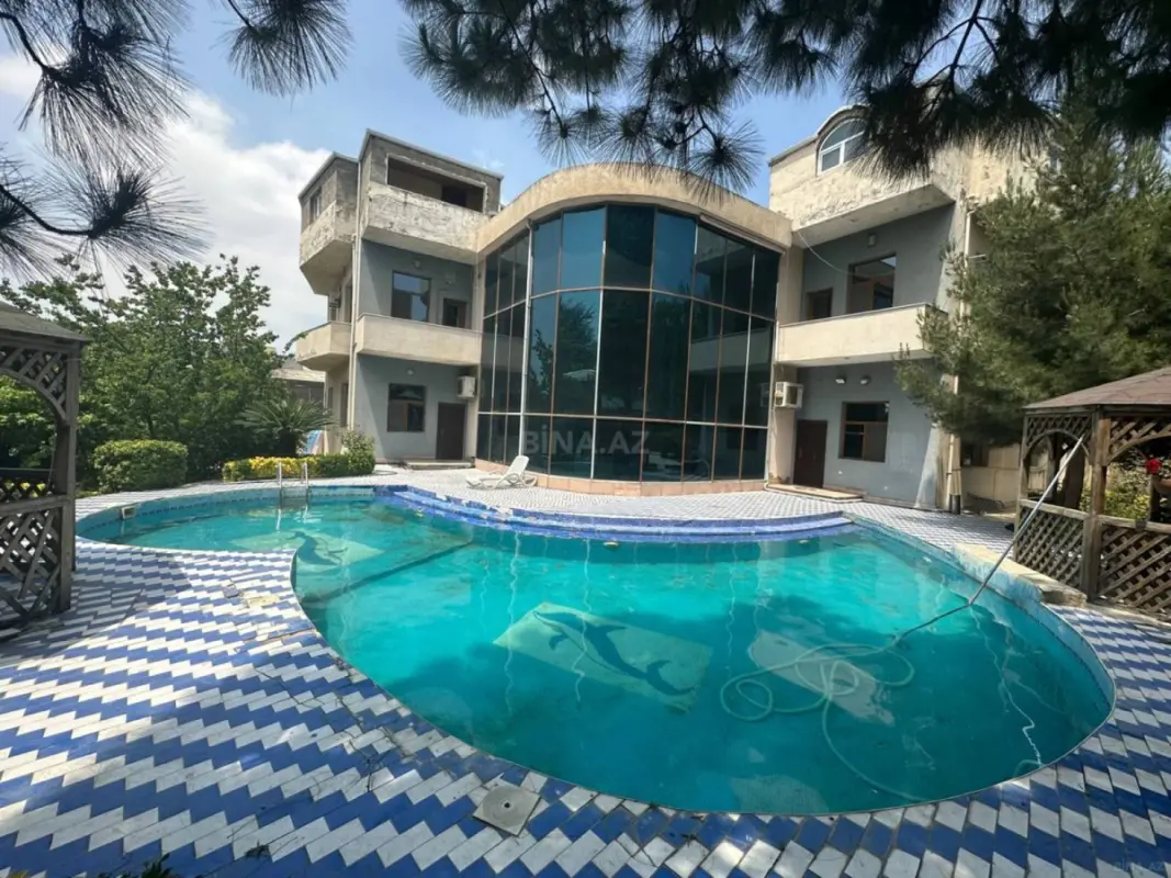 Satılır 15 otaqlı həyət evi 650 m²