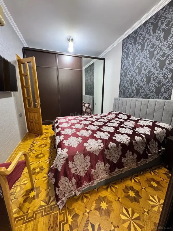Satılır 4 otaqlı mənzil 135 m²