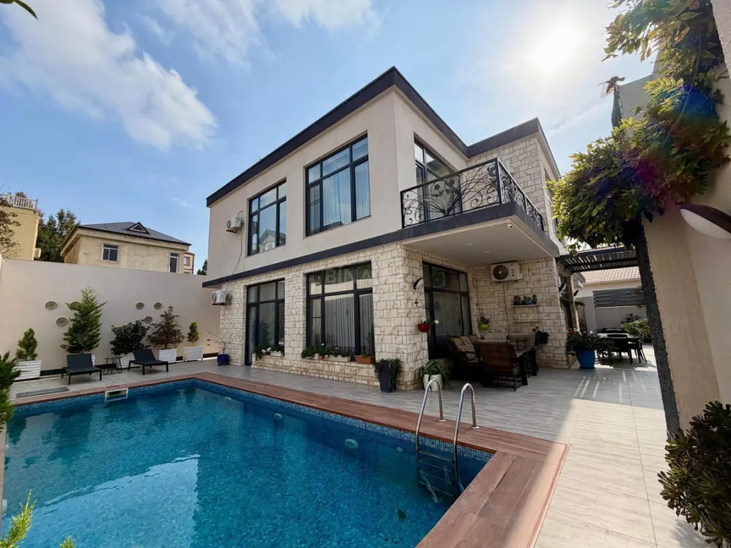 Satılır 6 otaqlı həyət evi 300 m²