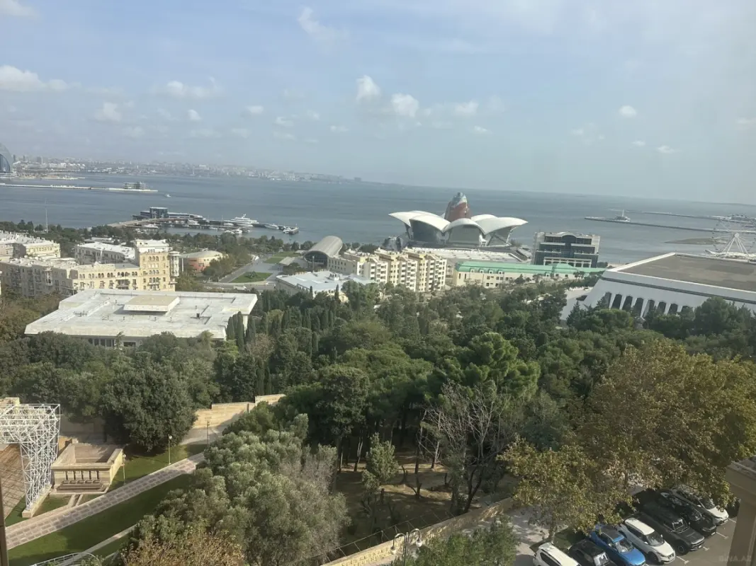 Kirayə verilir 4 otaqlı mənzil 140 m²