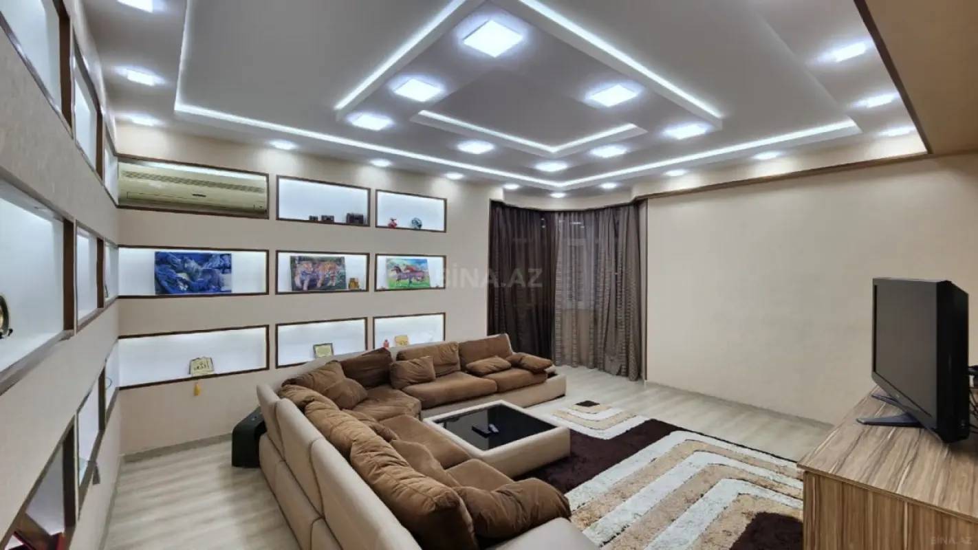 Satılır 3 otaqlı mənzil 122 m²