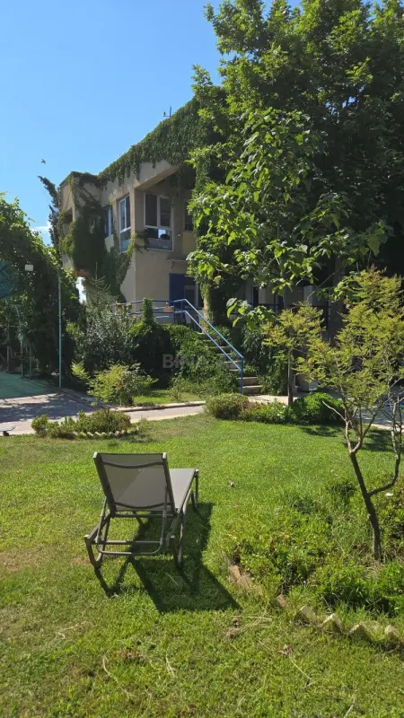 Kirayə verilir 8 otaqlı həyət evi 300 m²